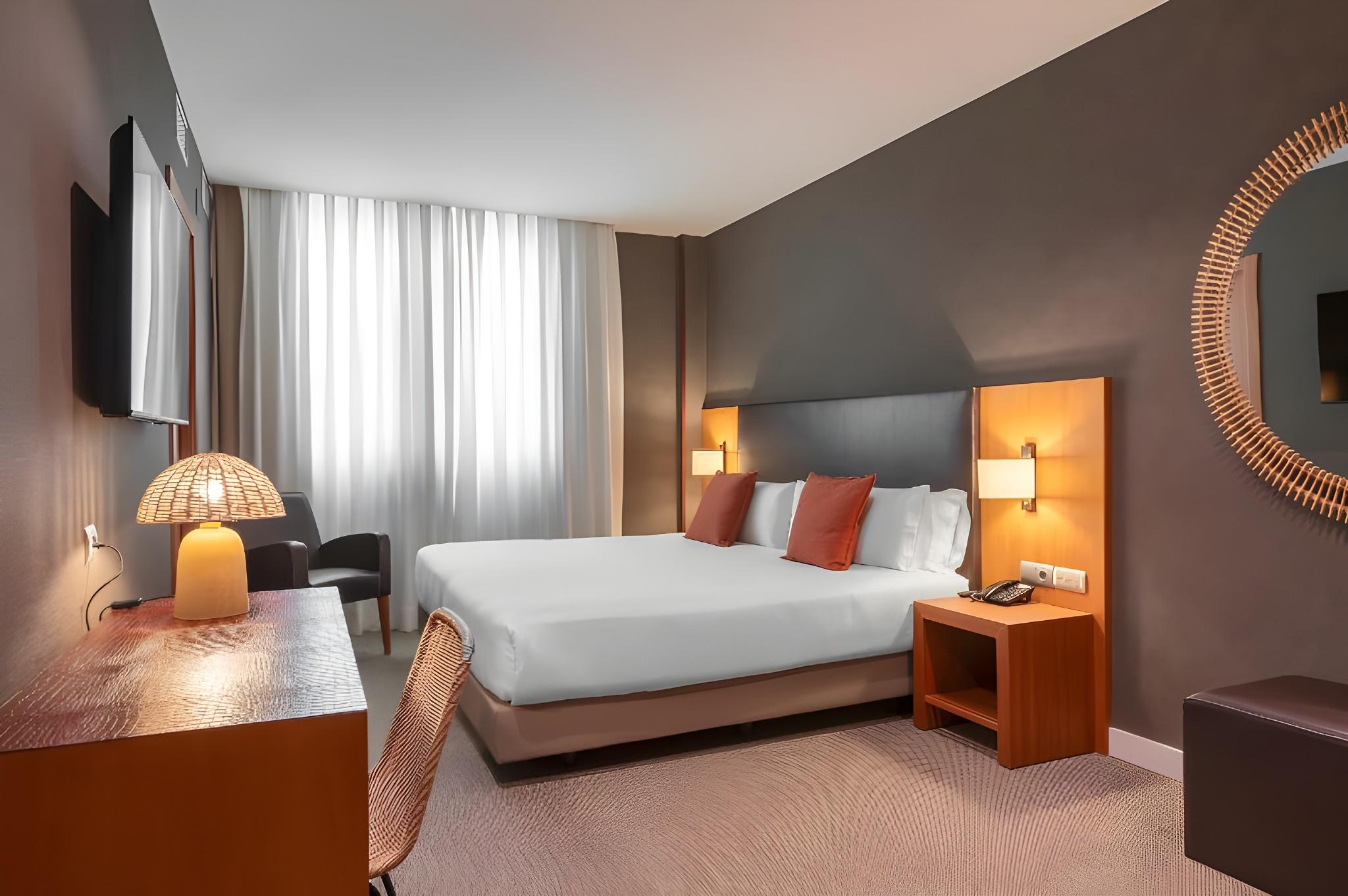 Room, Double or Twin Bed