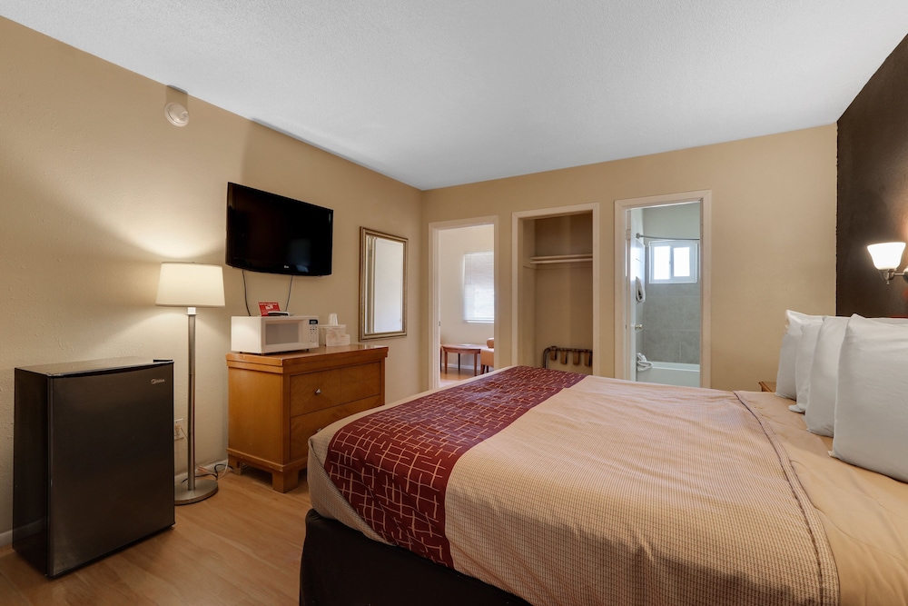 Red Roof Inn Needles 10/45