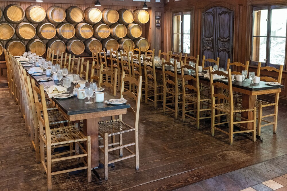 restaurant cafeteria