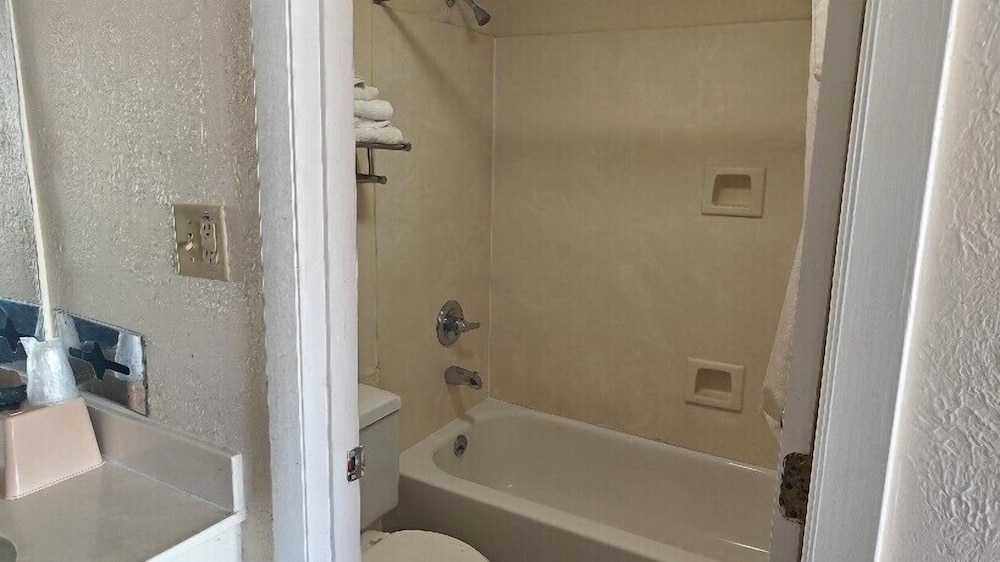 Travelodge by Wyndham Richmond Kentucky 33/35