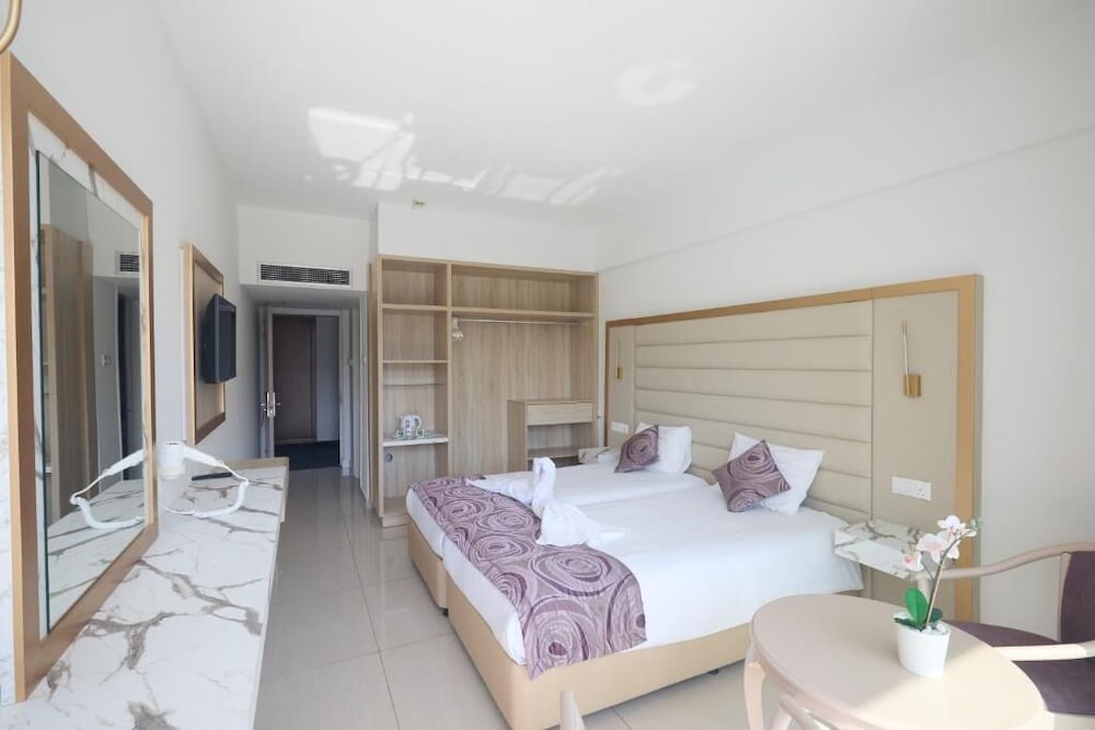 Tsokkos Beach Hotel 28/64