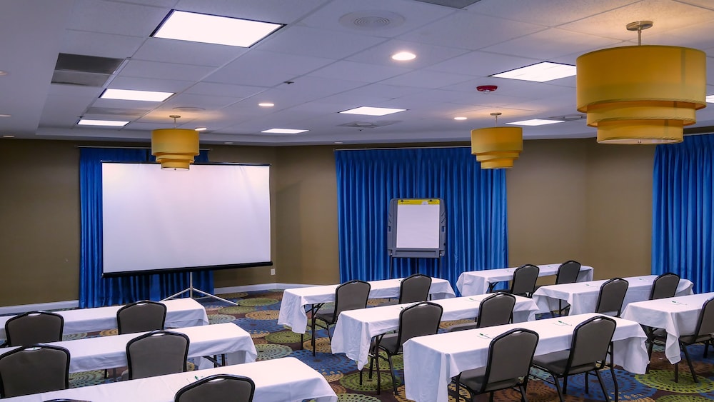 Holiday Inn Fort Myers - Downtown Area an IHG Hotel (ex. The Edison at Midtown) 48/58