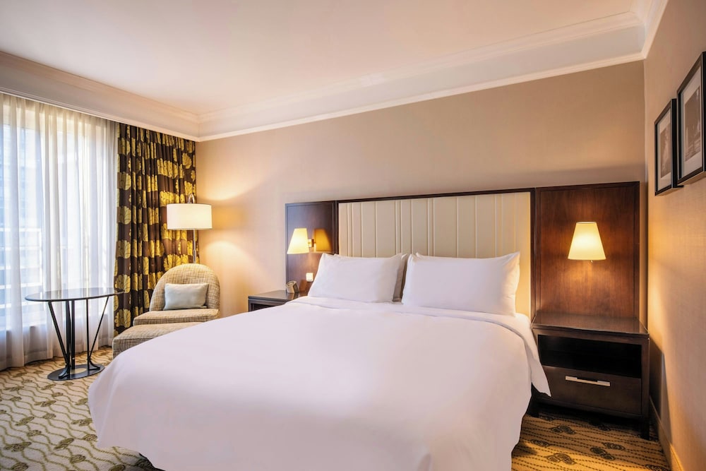 Club, King Bed