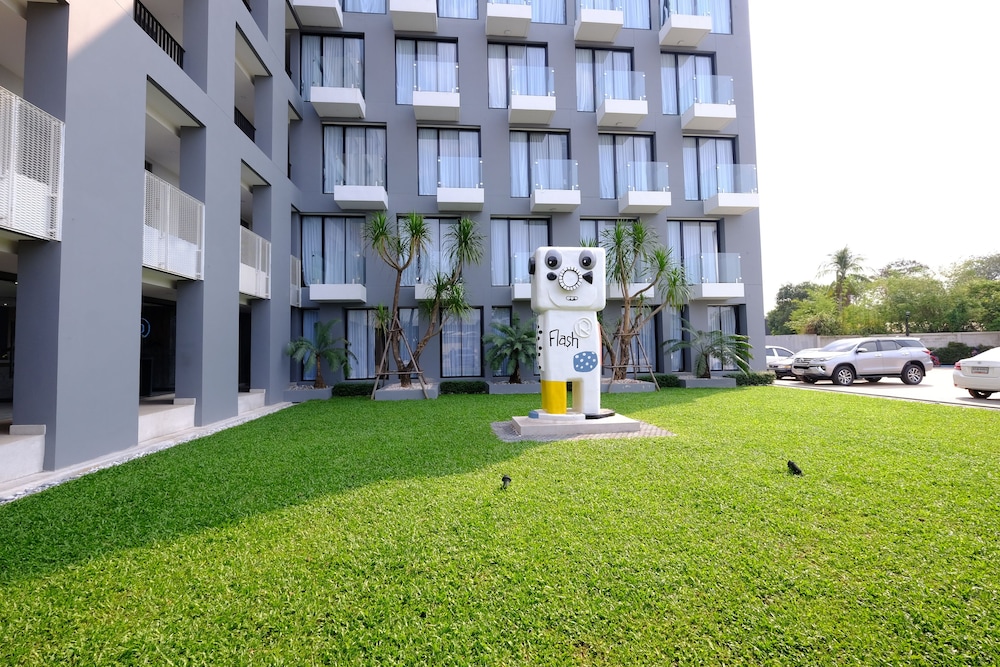 R Photo Hotel 31/33