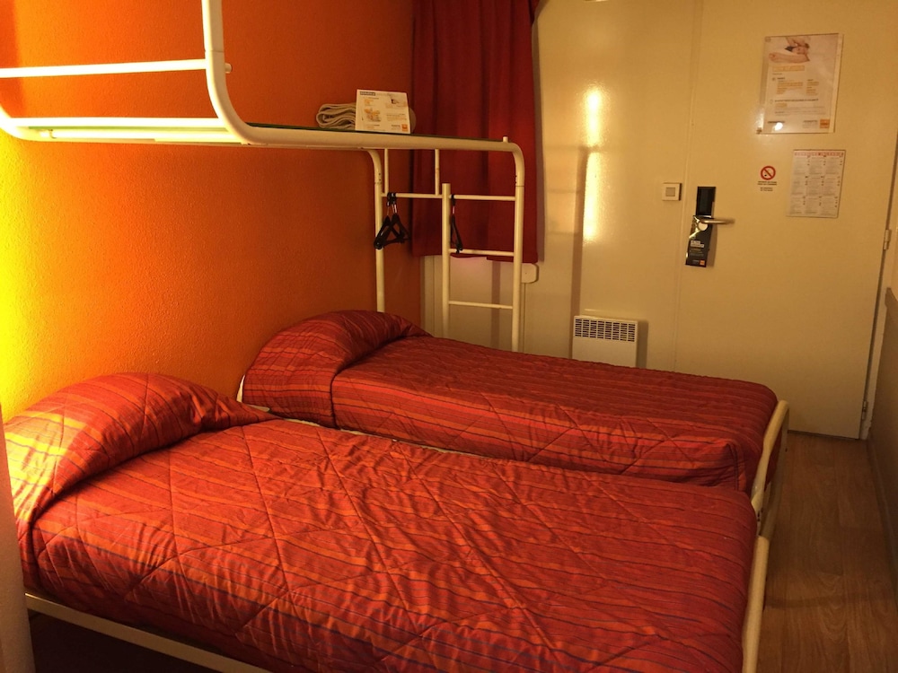 PREMIERE CLASSE SAINT ETIENNE NORD - VILLARS 17/63