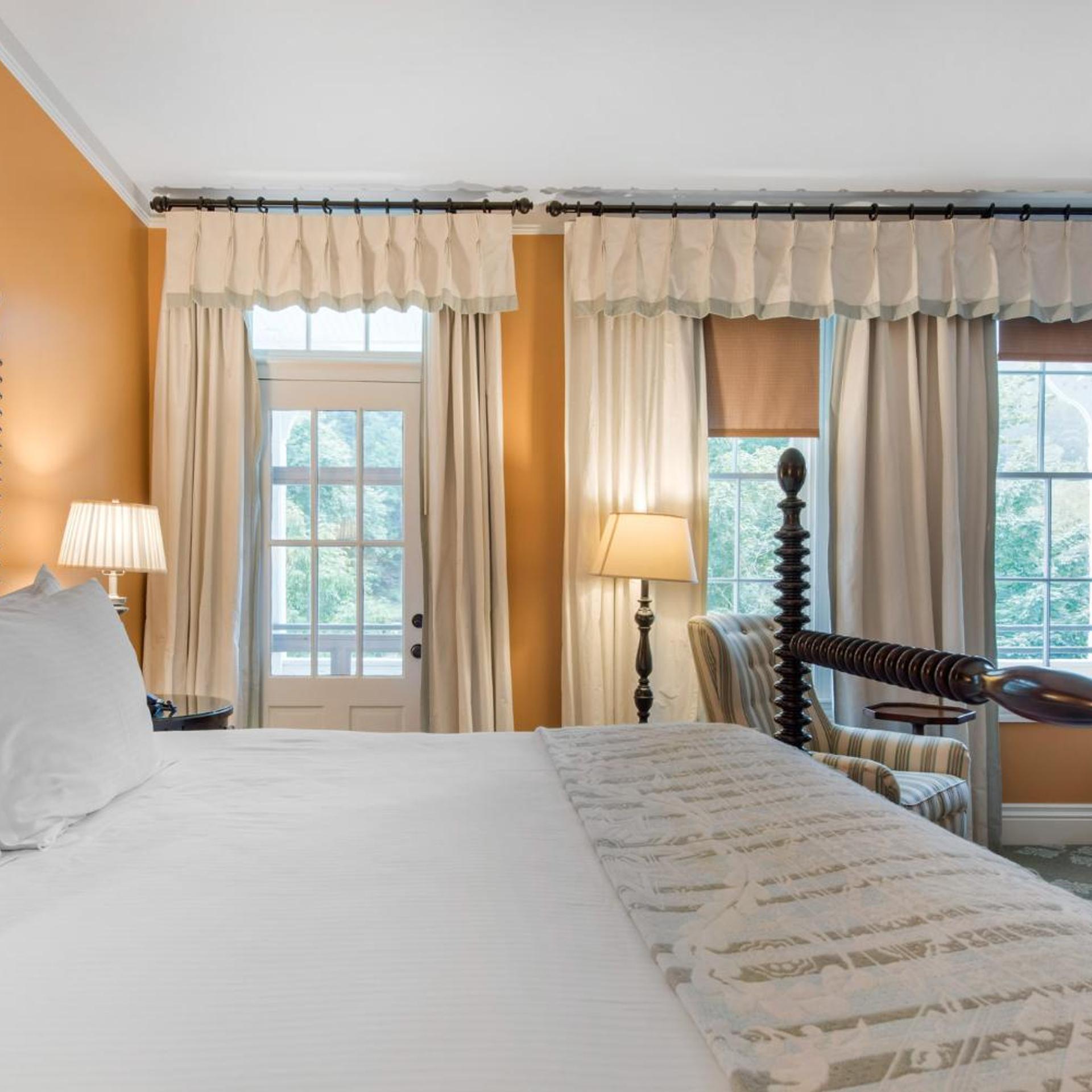 Room, King Bed, Resort View, Patio