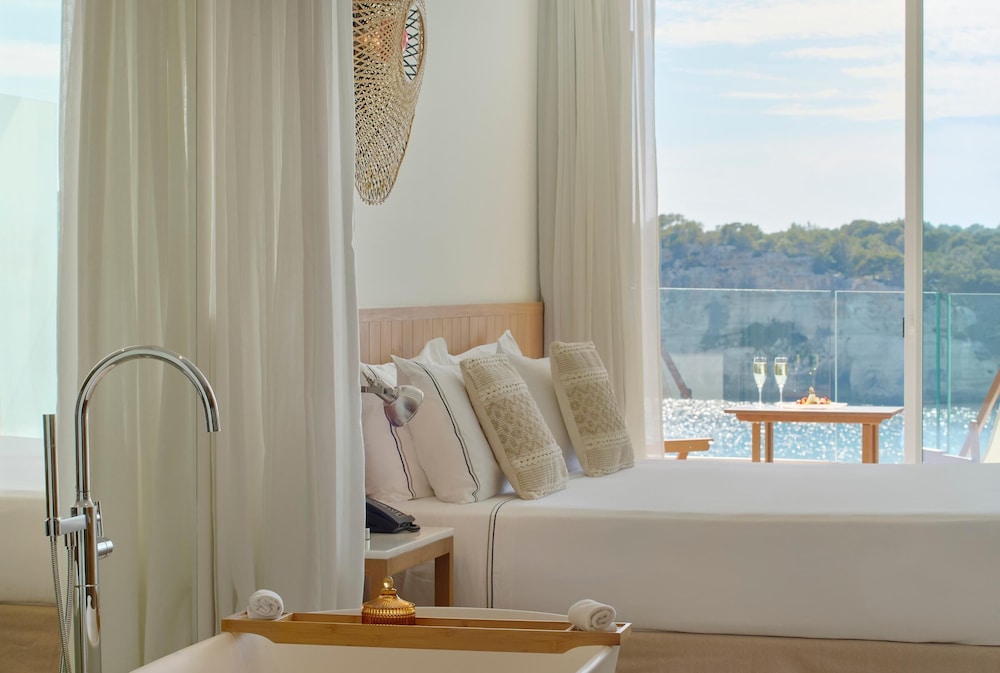 The Level, Junior Suite, Sea Front 2/2