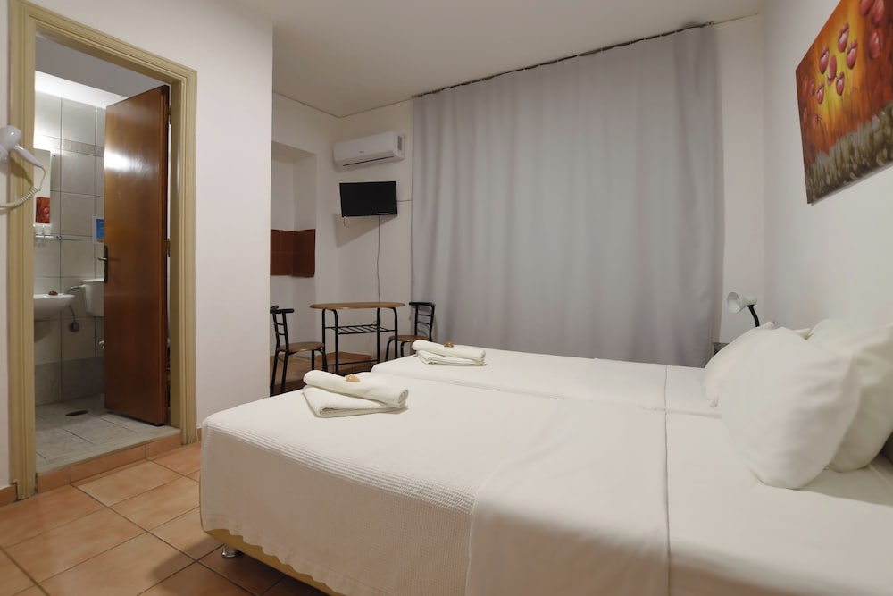 ECONOMY, DOUBLE OR TWIN BED