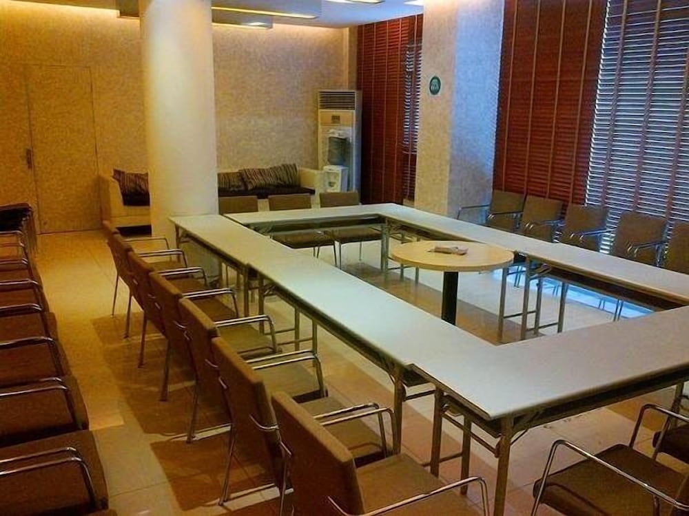 Jinjiang Inn Guangzhou Liwan Caihongqiao Metro Station 17/20