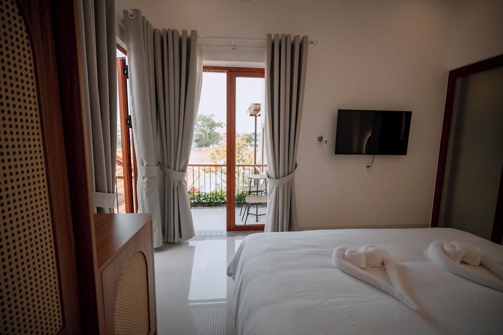 Hue Riverside Villa 11/50