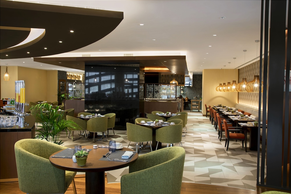 Pearl Rotana Capital Centre 17/20