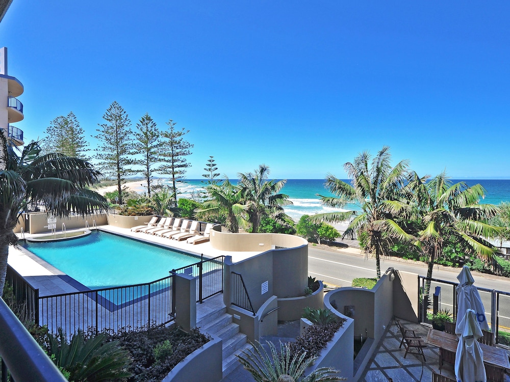 Clubb Coolum Beach Resort 60/65