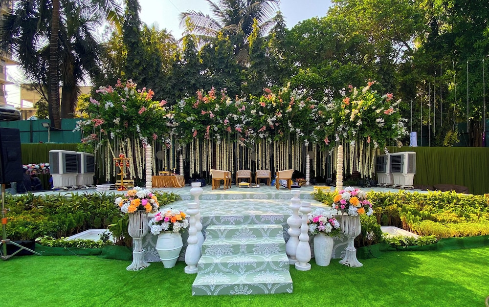 The Club Emerald Chembur 45/51