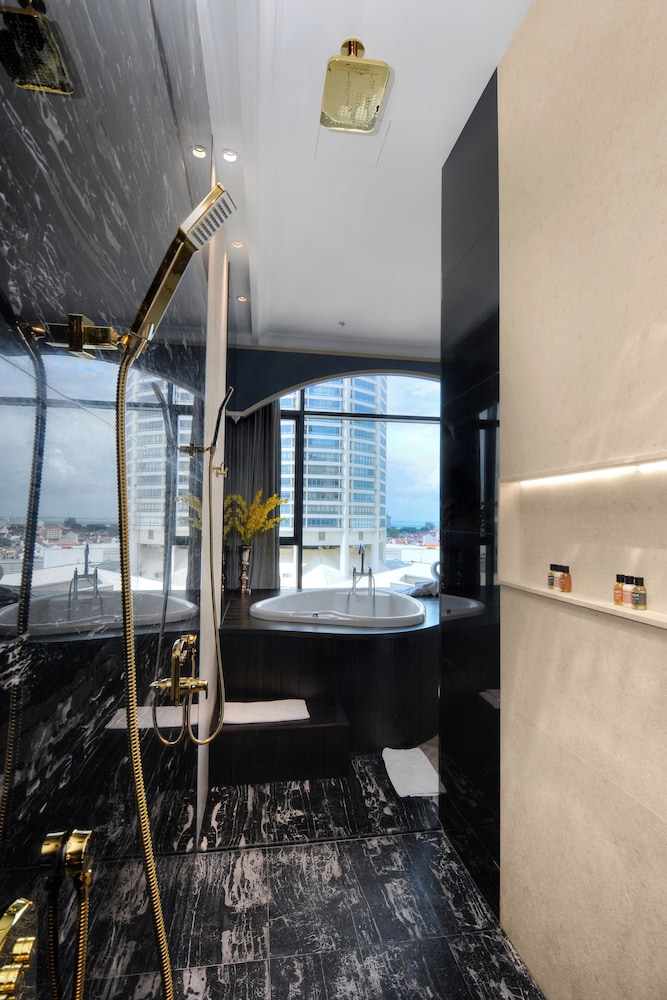The Granite Luxury Hotel 33/73