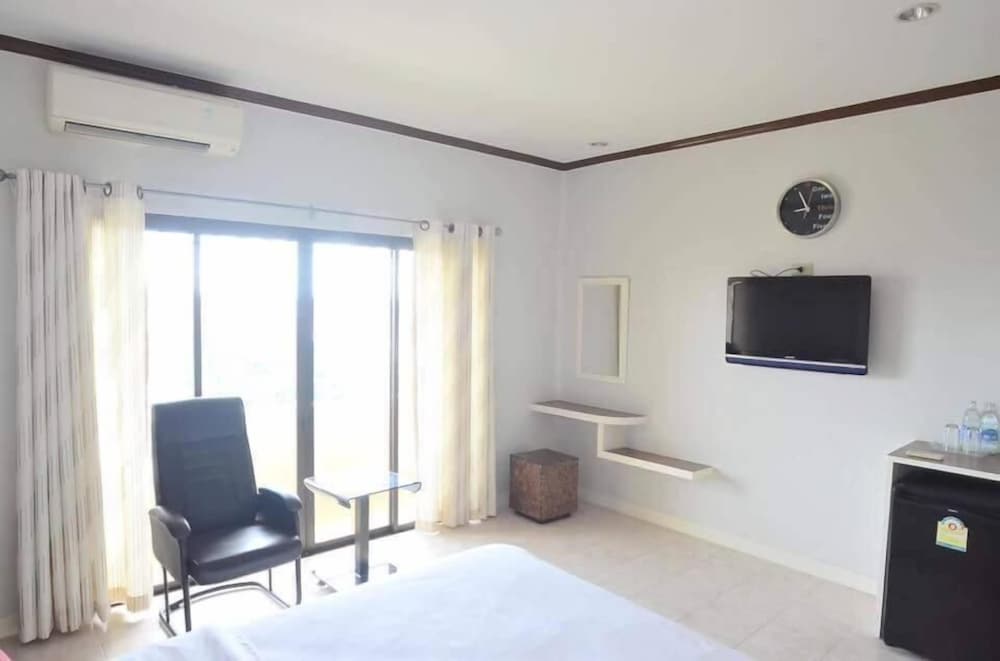 Chonlapruk Lakeside Hotel 44/56