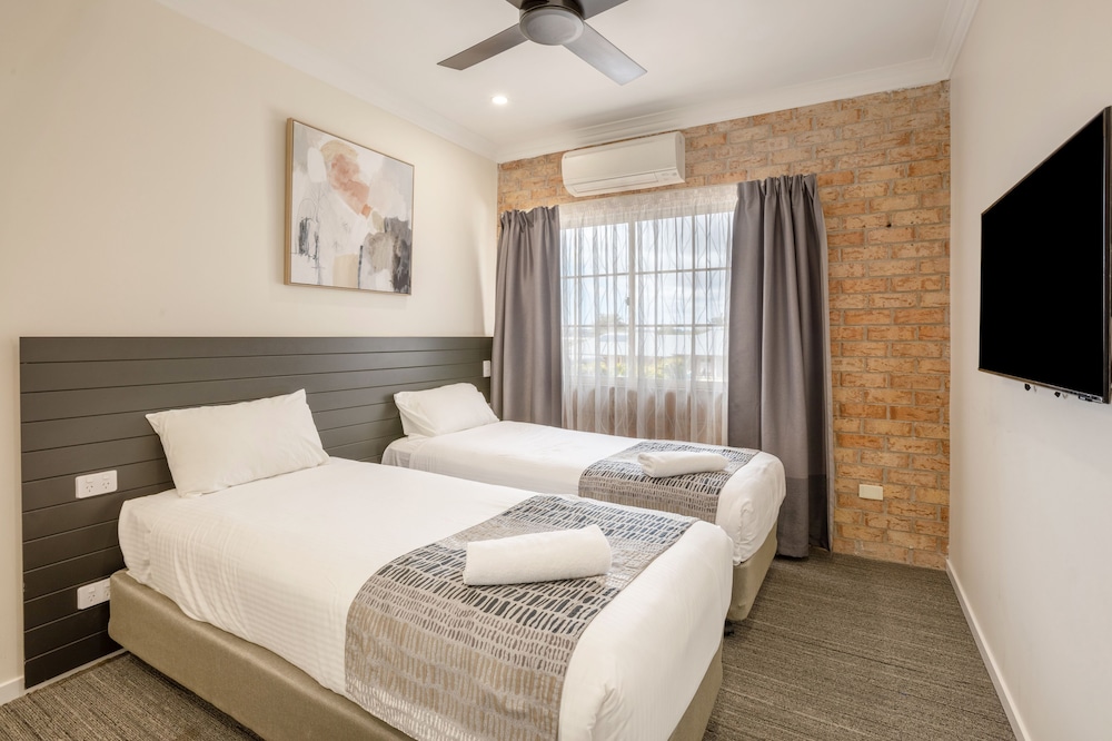 2 BEDROOMS, APARTMENT