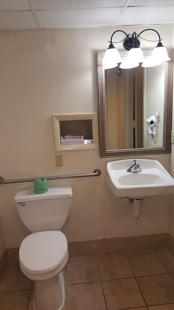 Quality Inn and Suites Conference Center West Chester 21/41