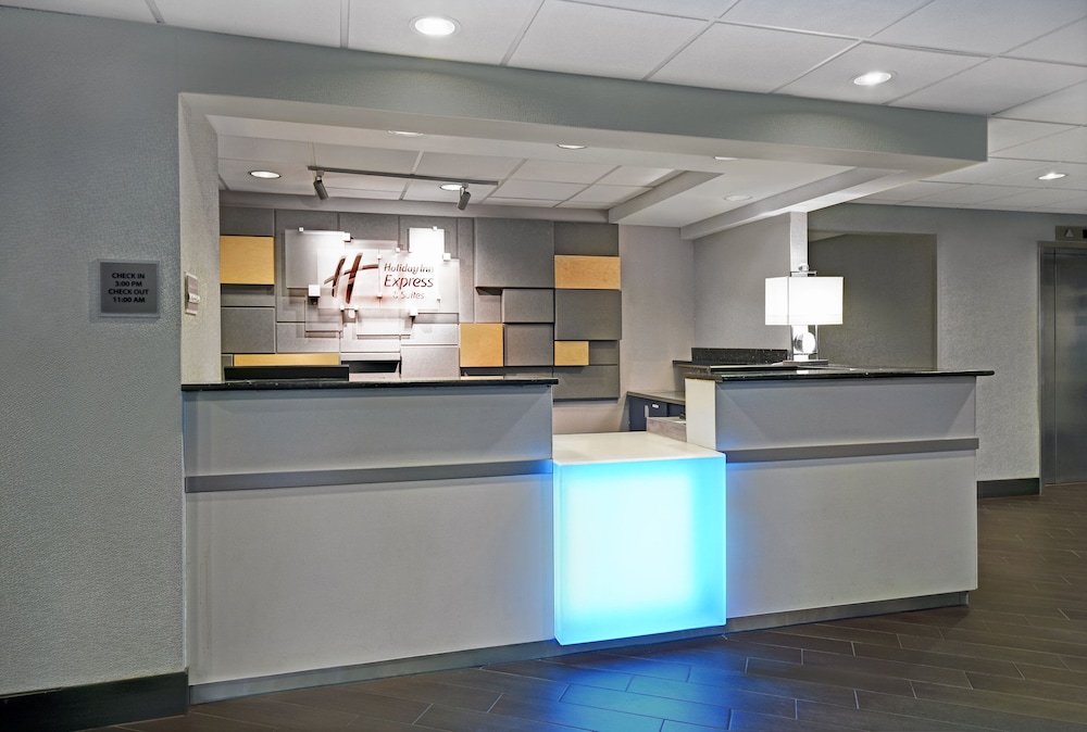 Holiday Inn Express and Suites Cincinnati Riverfront, an IHG Hotel 7/64