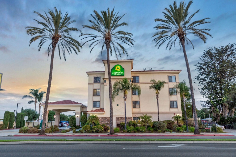 La Quinta Inn & Suites By Wyndham NE Long Beach/Cypress 2/51