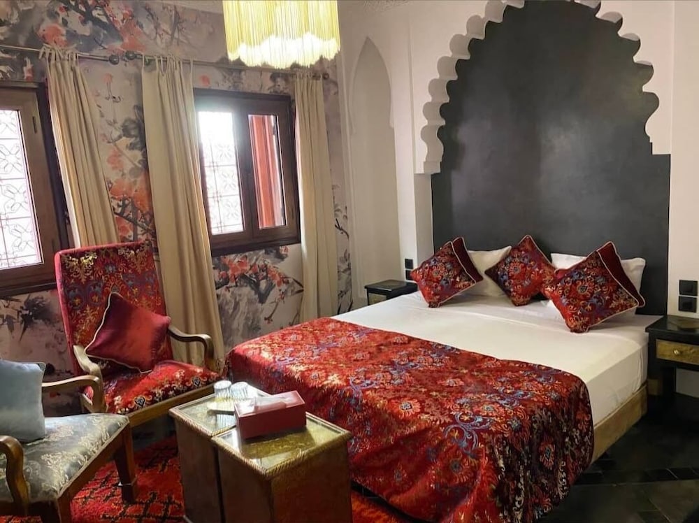 DELUXE, SUITE, PRIVATE BATHROOM