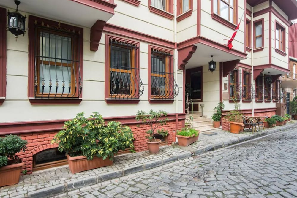 Aruna Hotel 3/50