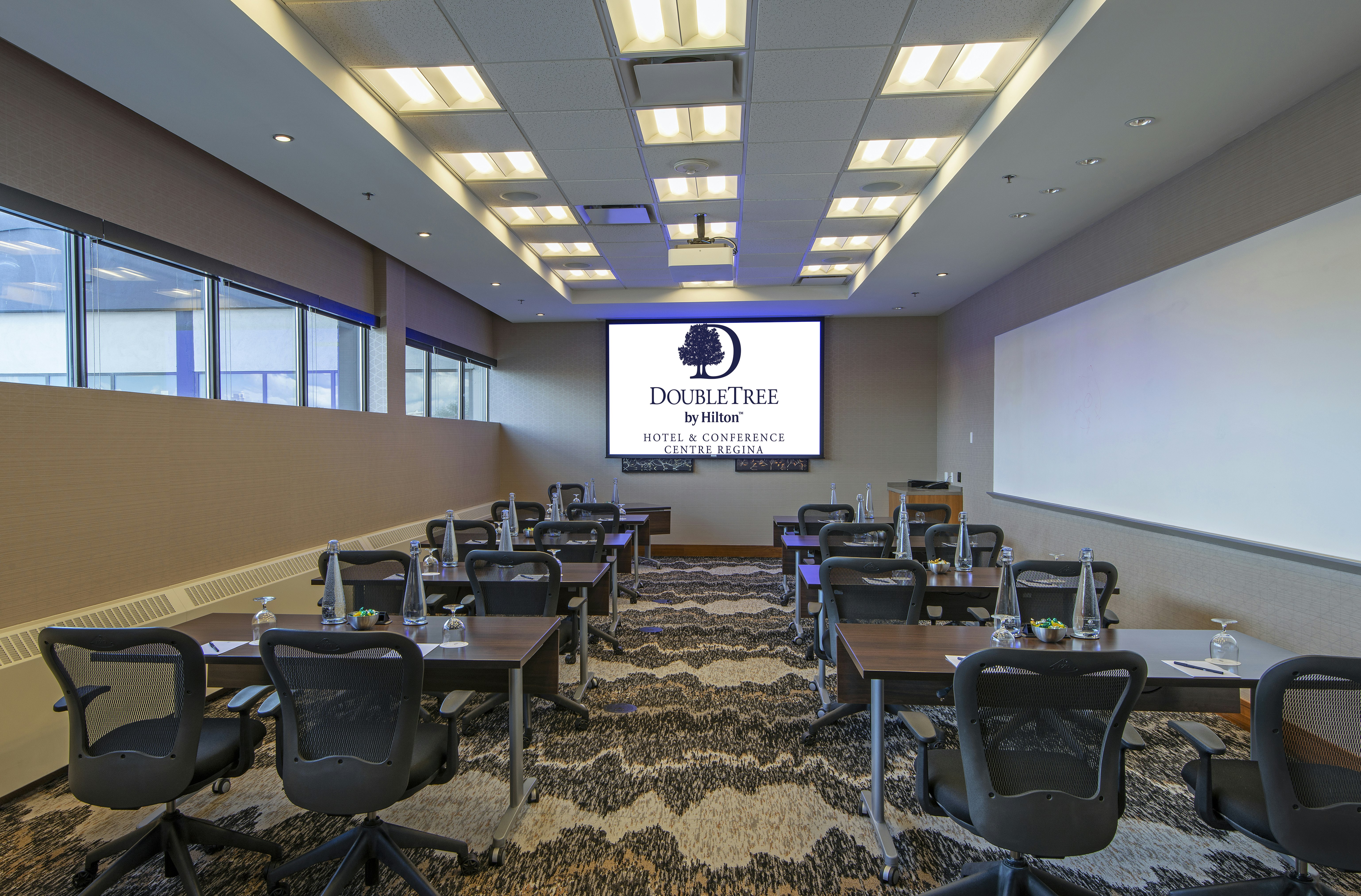 Doubletree By Hilton Hotel & Conference Centre Regina 74/80