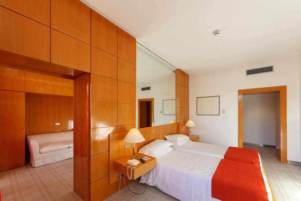 ROOM, TRIPLE