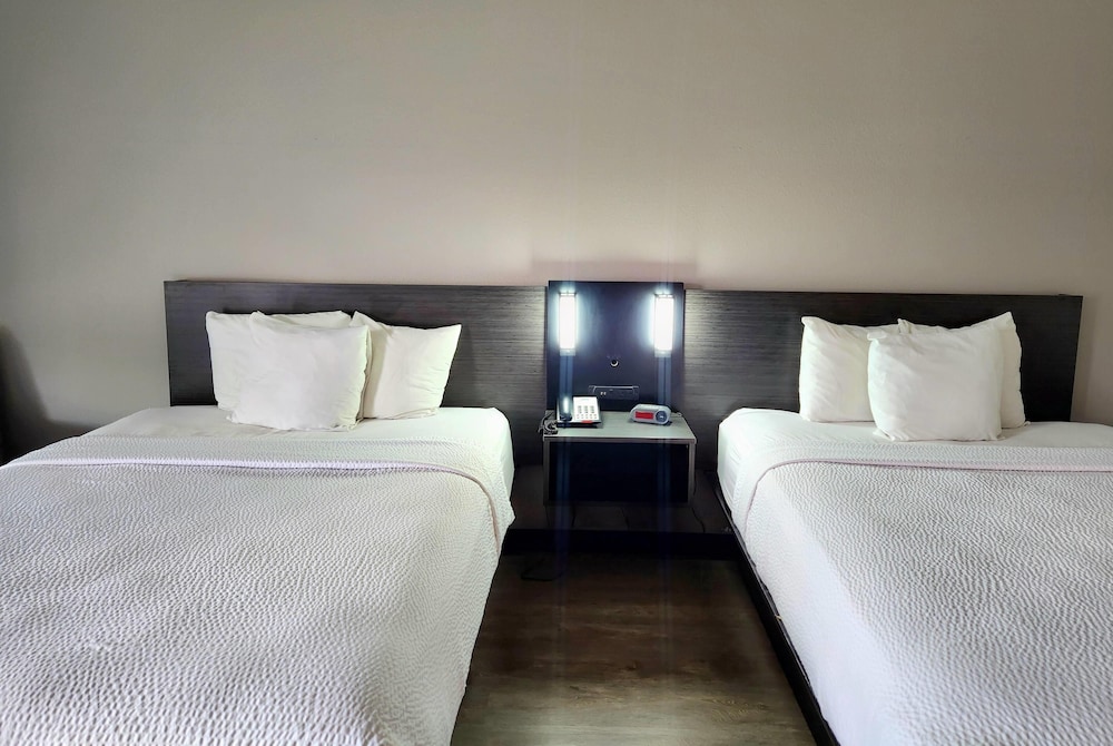 Days Inn & Suites by Wyndham Gonzales TX 32/53