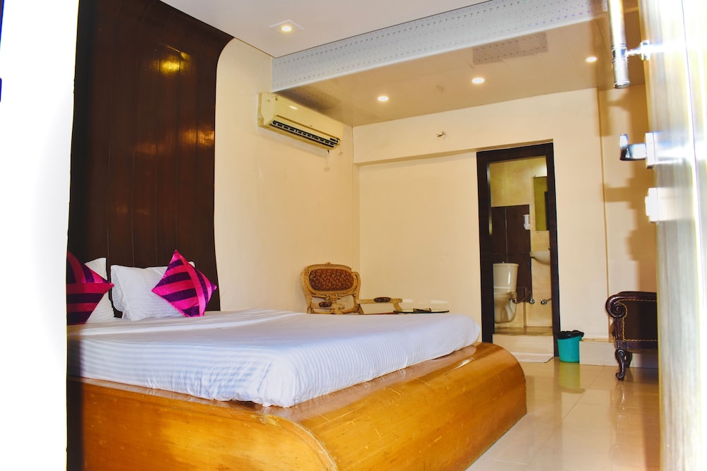 HOTEL SAMRAT INTERNATIONAL 8/28