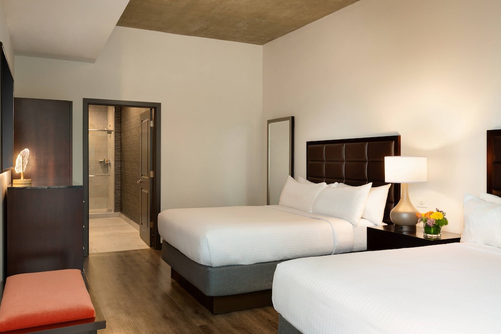 1 BEDROOM, SUITE, BALCONY