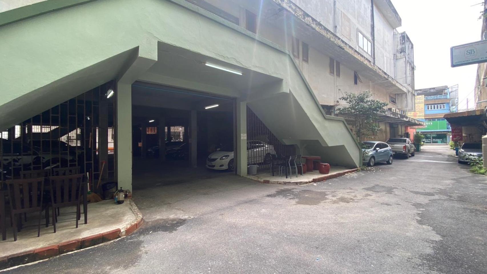 Alongkorn hotel by SB 42/44