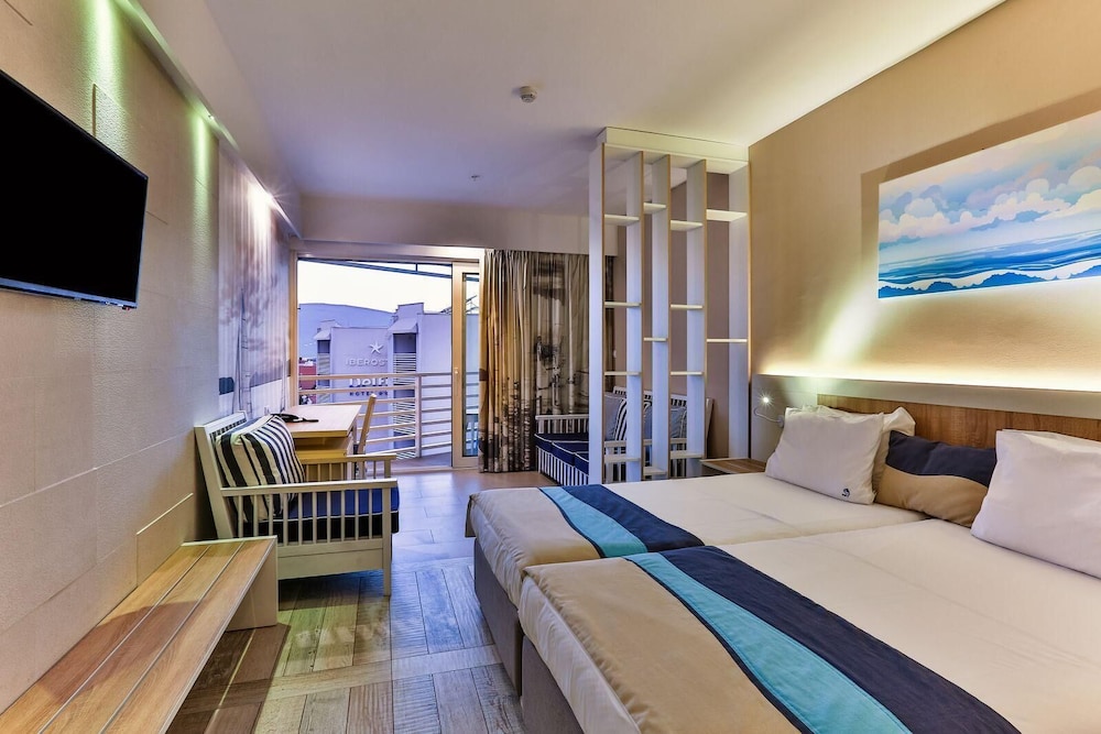Carine Hotel Delfin 3/40