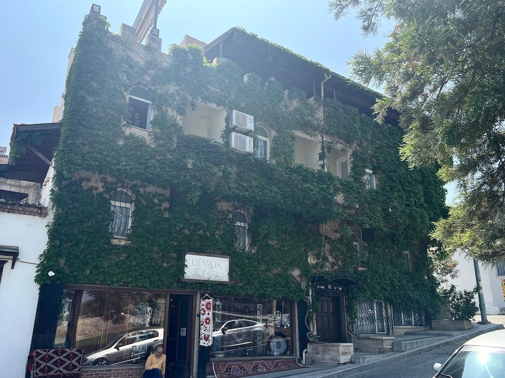 Bella Hotel 4/50