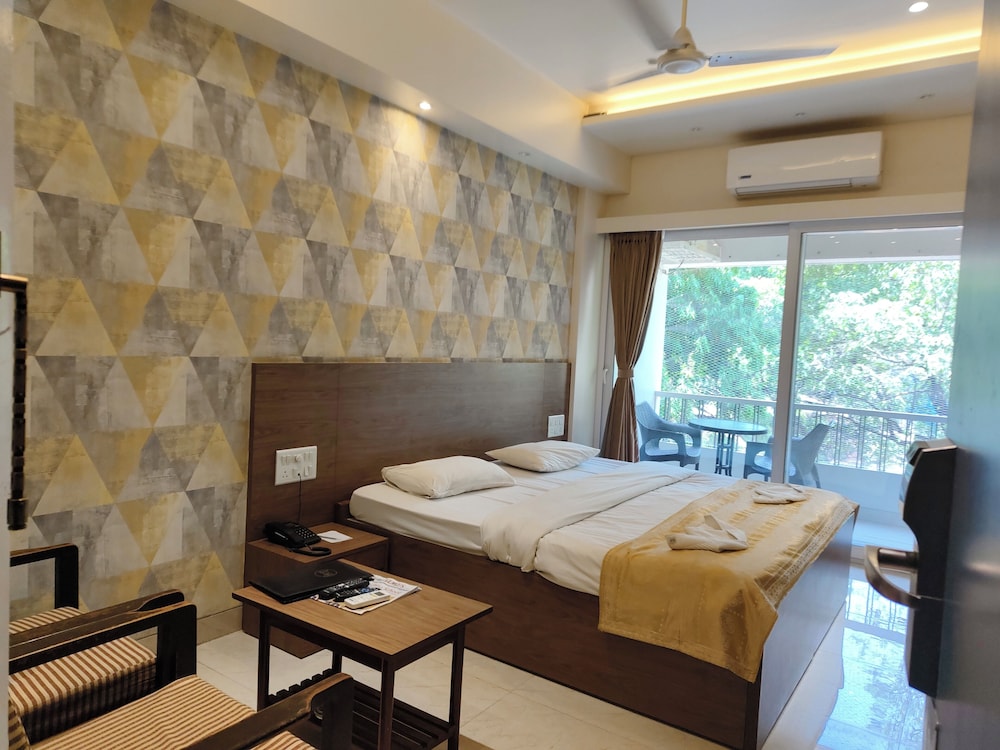 Hotel Shreyas 11/40