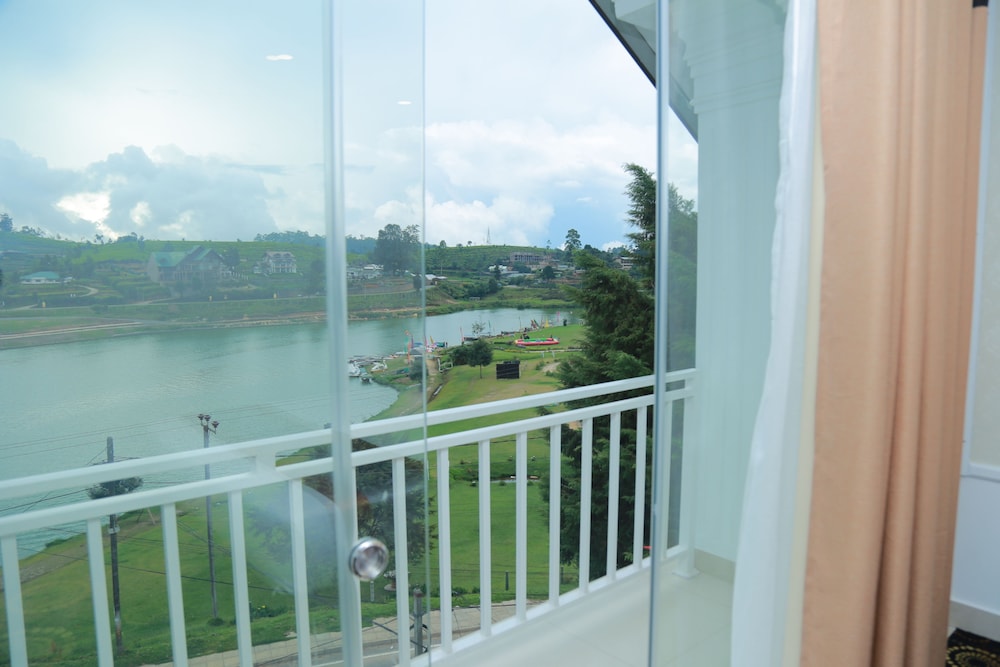 Galaxy Grand Hotel 8/62