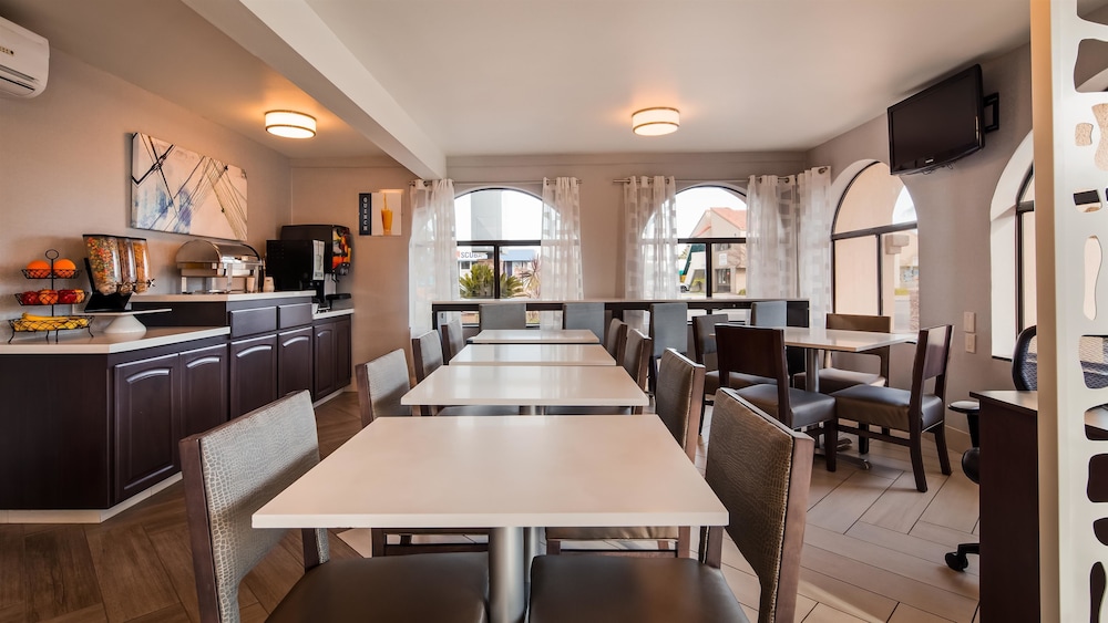 Best Western Los Alamitos Inn & Suites 30/38
