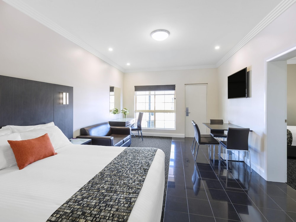 Mercure Goulburn 12/44