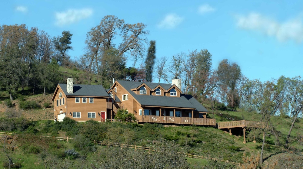 Tucker Peak Lodge 52/64