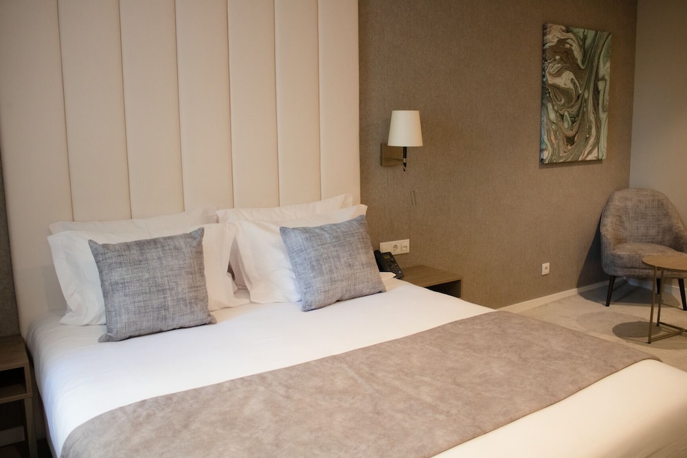 COLLECTION, DELUXE, DOUBLE BED