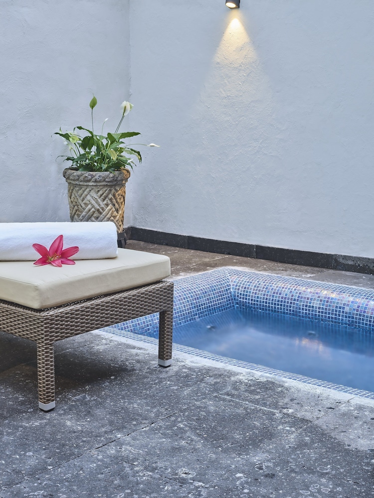swimming pool spa