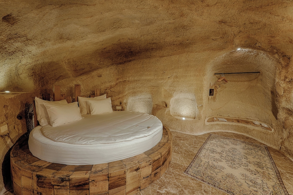 Solem Cave Suites 33/56