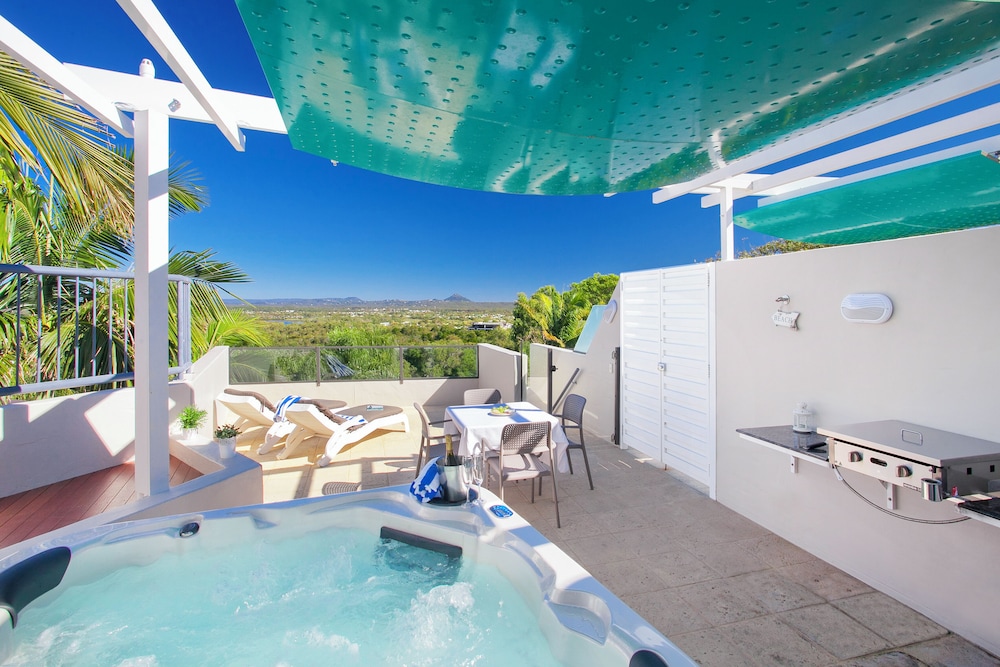 NOOSA BLUE RESORT 35/76