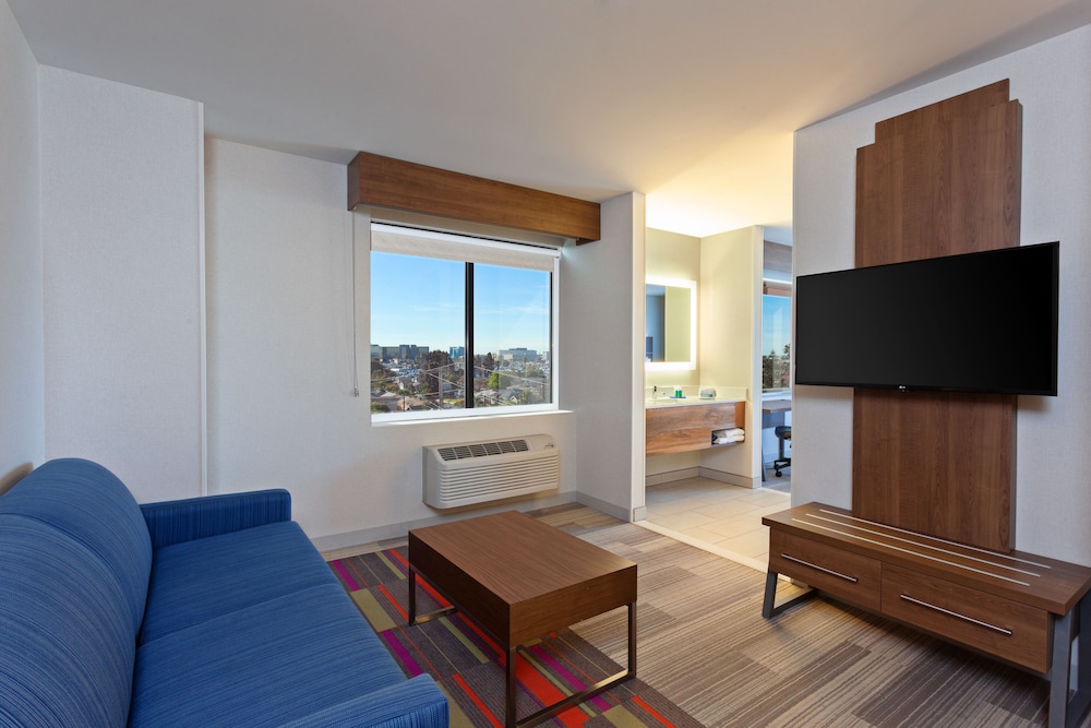 Holiday Inn Express Los Angeles Lax Airport 34/56