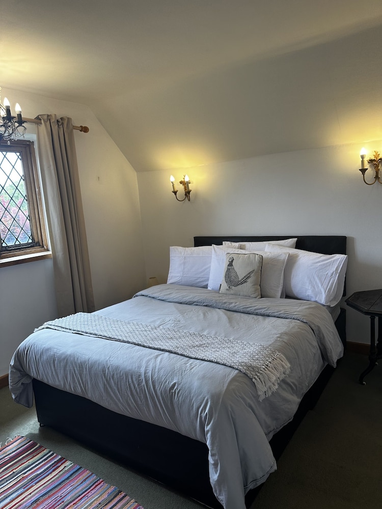 Dunsfold B&amp;B 15/44