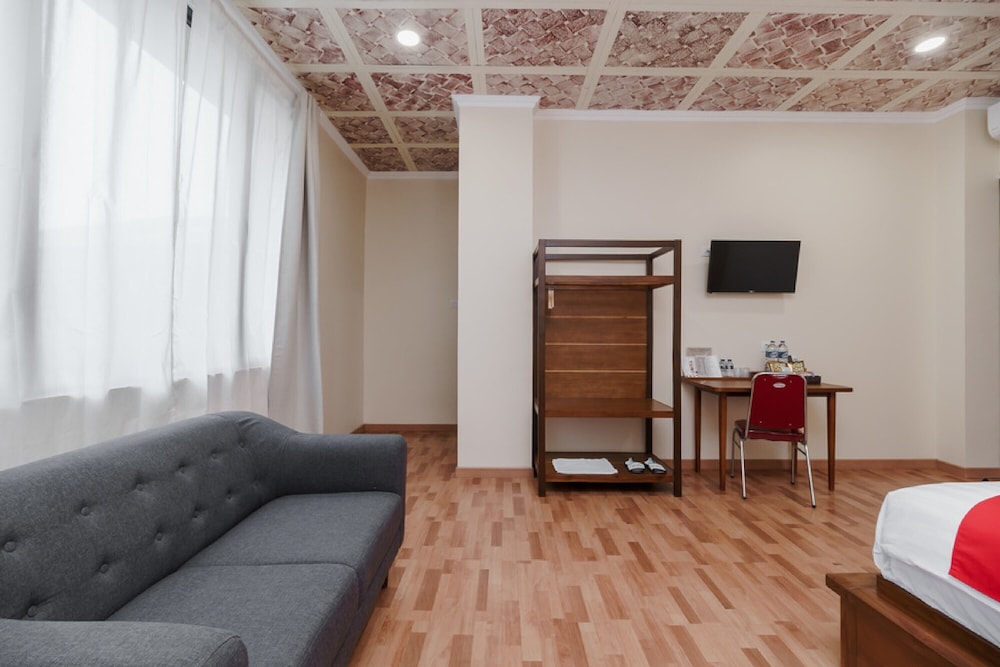 RedDoorz Plus near Soekarno Hatta Airport 2 16/30
