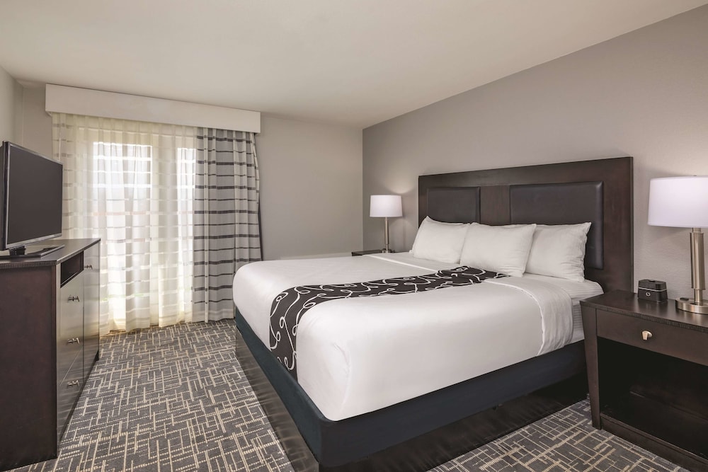 La Quinta Inn & Suites by Wyndham Atlanta Airport South 10/47