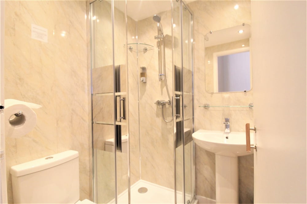 Lindum Lodge - Guest House 45/50