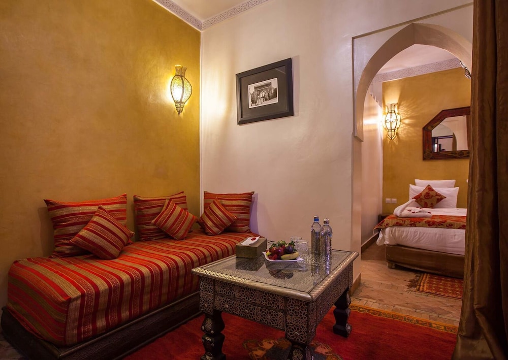 Riad Alaka 37/50