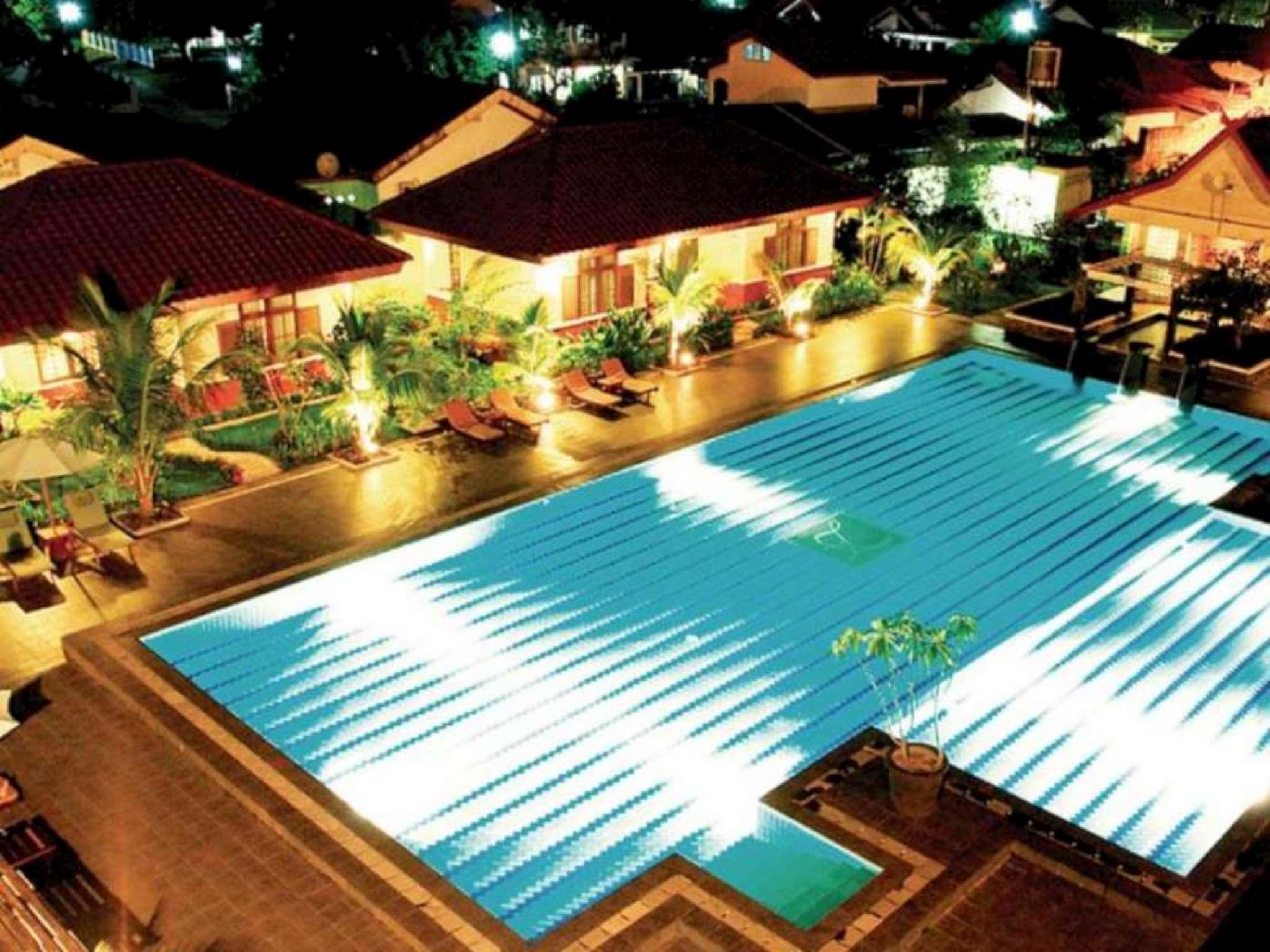 Resort, Pool View