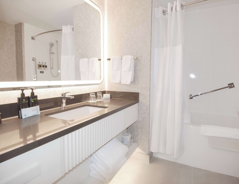 Coast, Premium, King Bed، Coast Victoria Hotel Marina By Apa 9/9